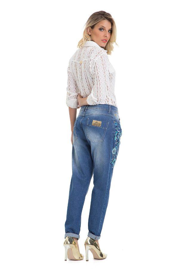 PANTALÓN BOYFRIEND CON BORDADO