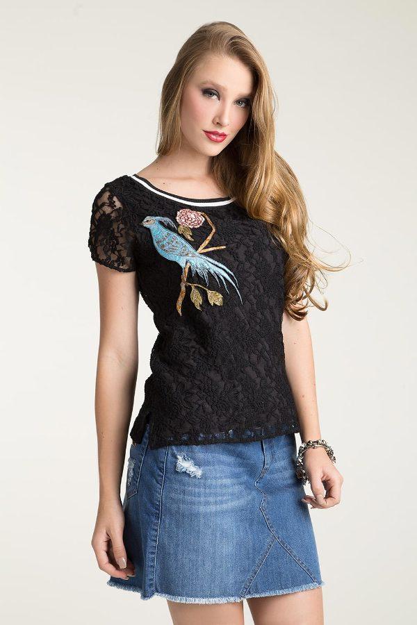 T-SHIRT ENCAJE Y BORDADO