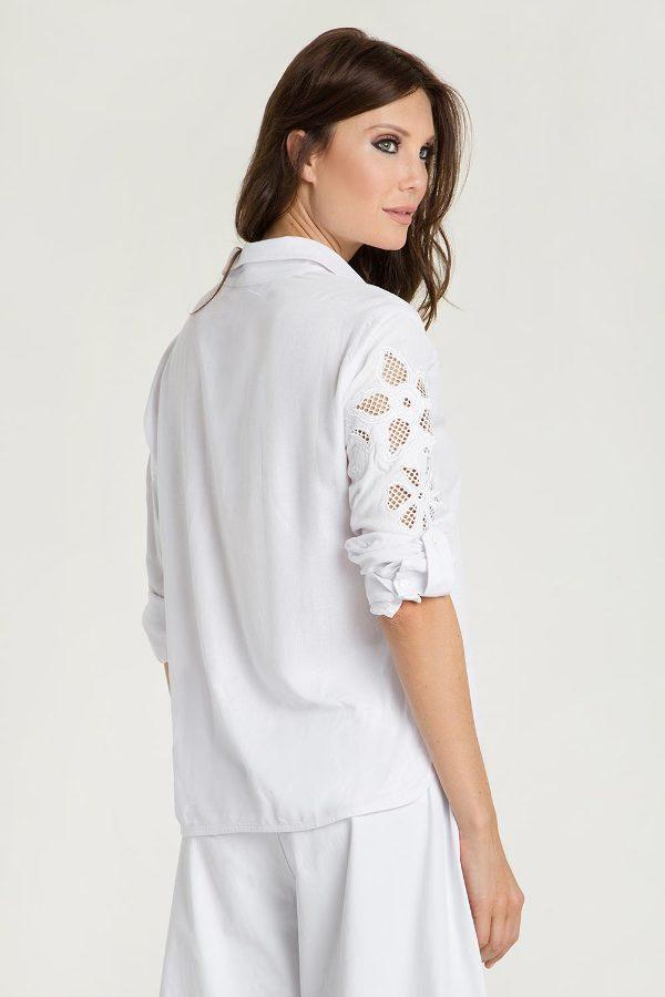 CAMISA CON BORDADOS