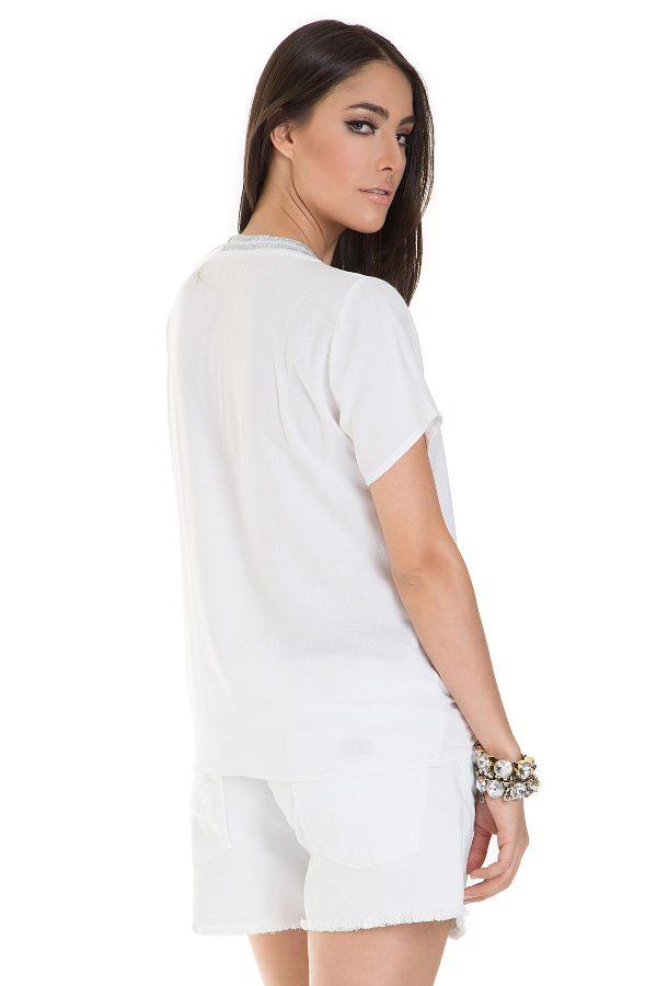 T-SHIRT CON BORDADO