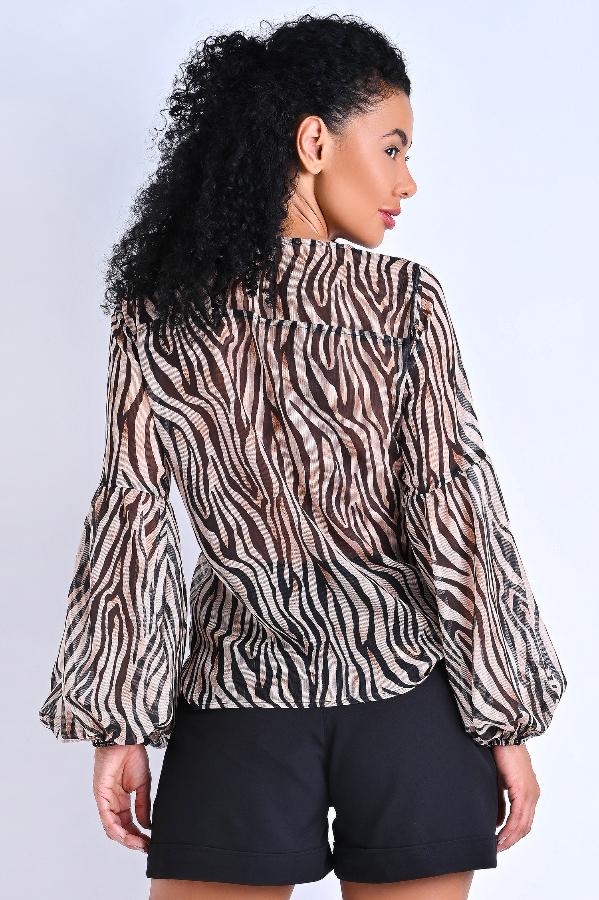 BLUSA CON MANGA AMPLA