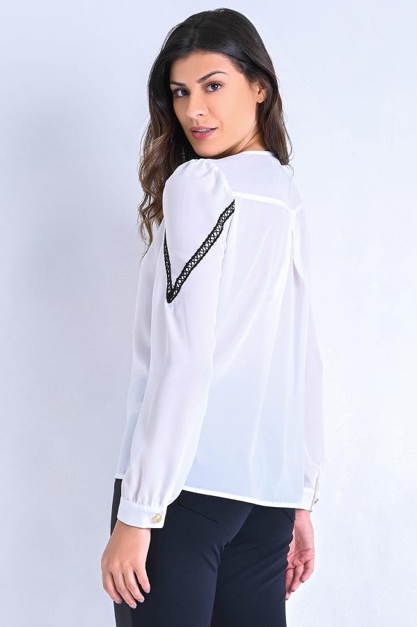 CAMISA CON RECORTES Y ENCAJE