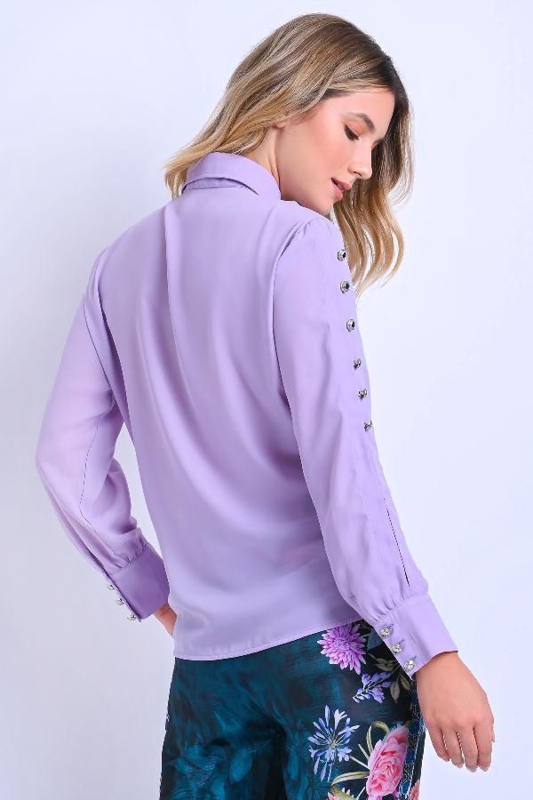 CAMISA CON APERTURA Y BOTONES MANGA