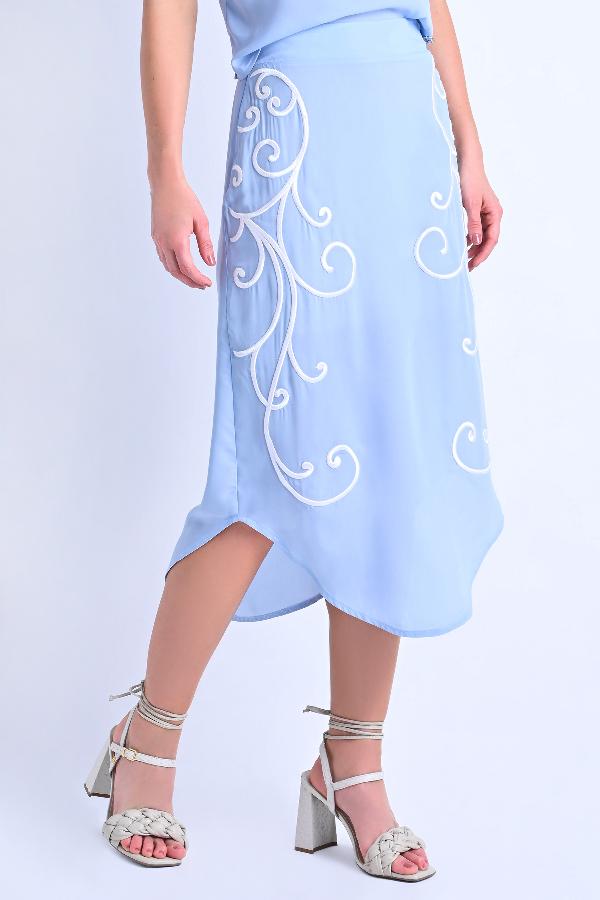 FALDA MIDI CON BORDADOS