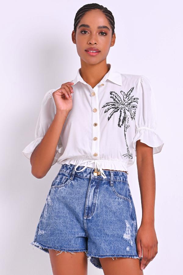 CAMISA CROPPED CON BORDADOS Y AMARRE