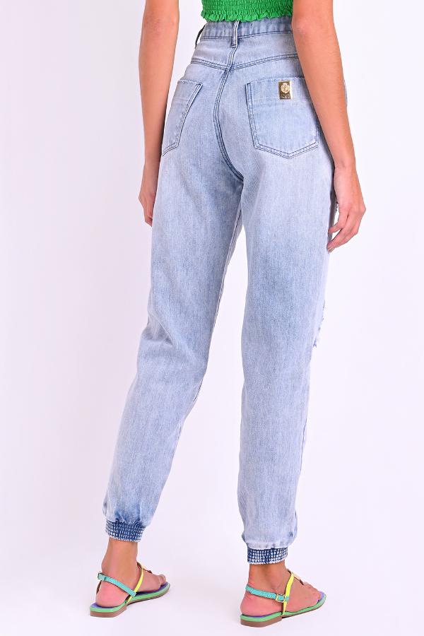 PANTALON JOGGER CON BORDADO