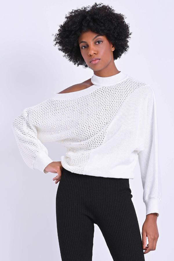 BLUSA DE CORTE ASIMÉTRICO