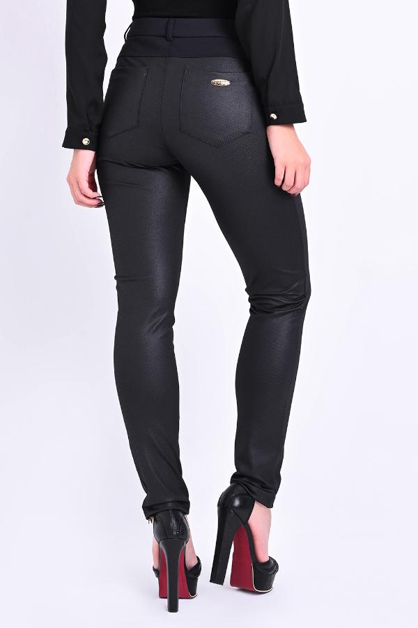 PANTALÓN MONTURA CON OJALES