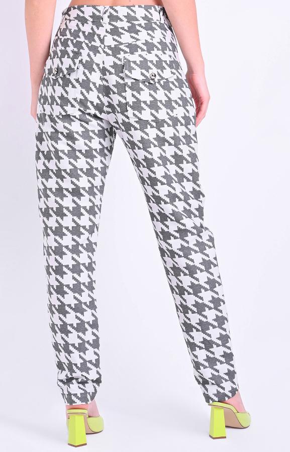 PANTALON CON APLIQUES
