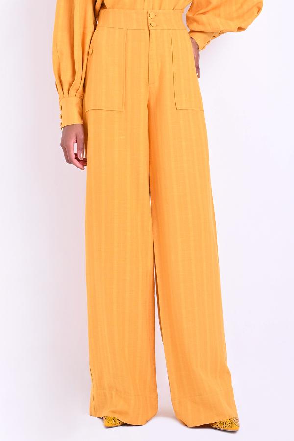 PANTALÓN ANCHO CON BOLSILLO DIFERENCIADO