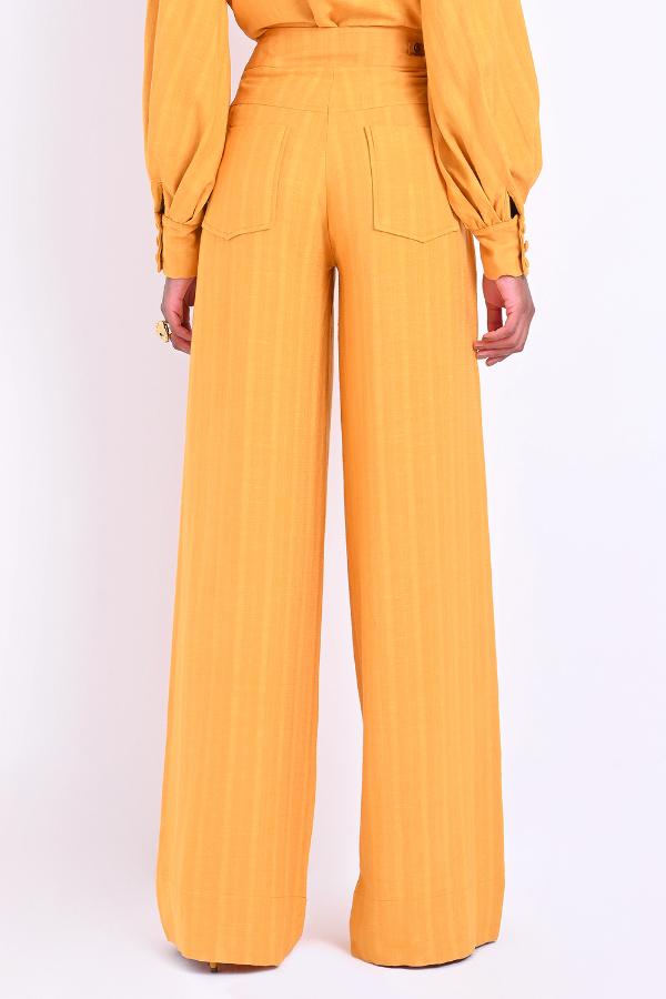 PANTALÓN ANCHO CON BOLSILLO DIFERENCIADO