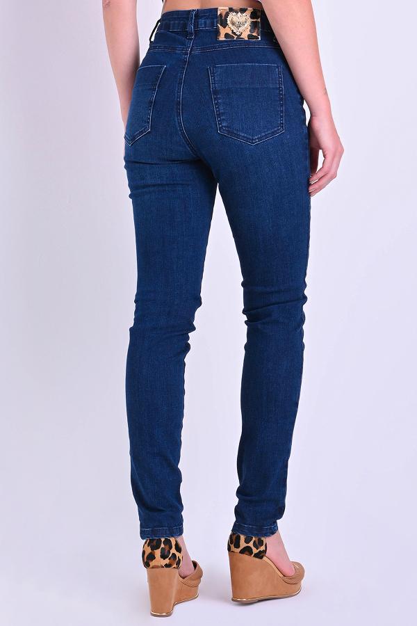 PANTALON CON DETALLES EN CUERO