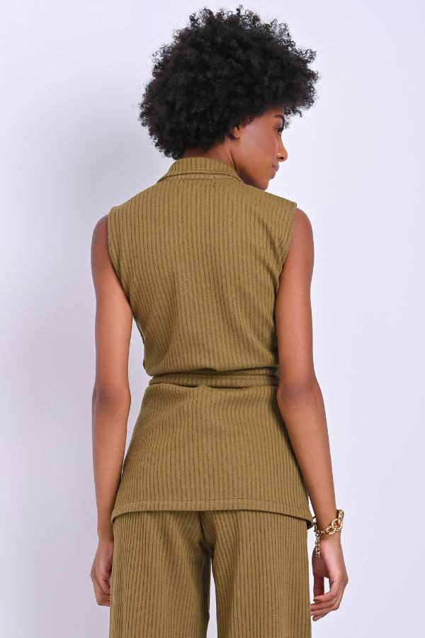 CHALECO TRASPASADO CON AMARRE