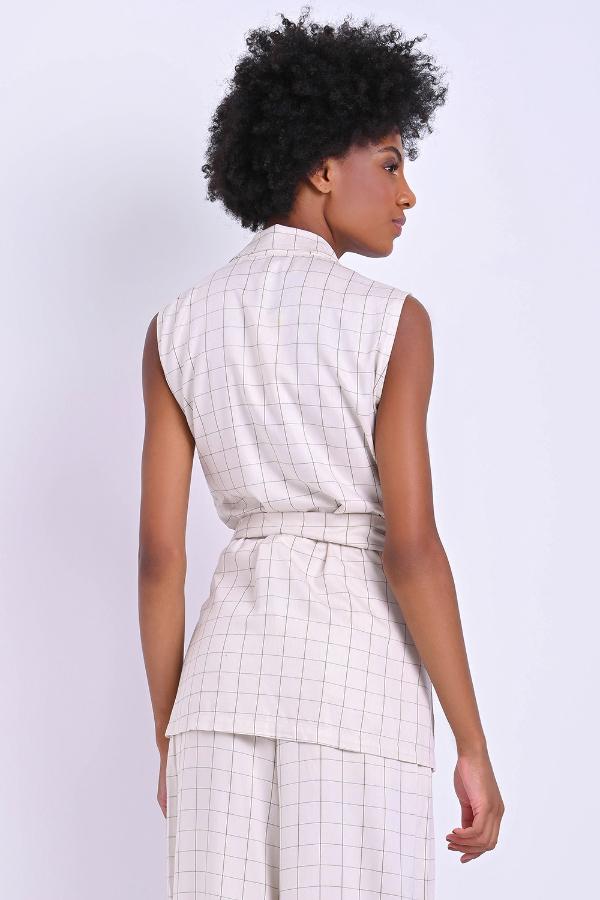 CHALECO TRASPASADO CON AMARRE