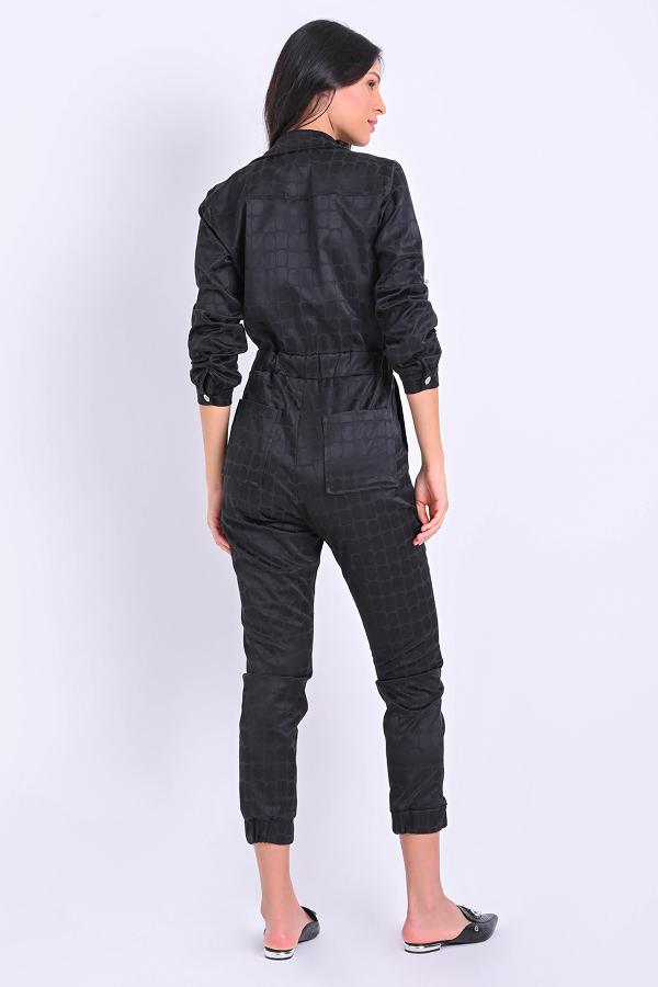 MONO CON CIERRE Y BOLSILLOS DIFERENCIADOS