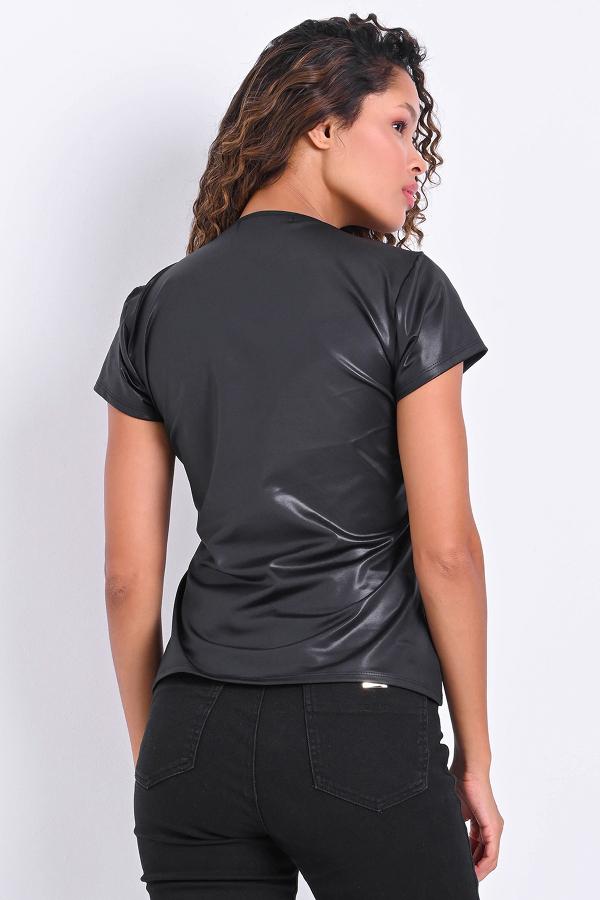 T-SHIRT BASICA ESCOTE EN V