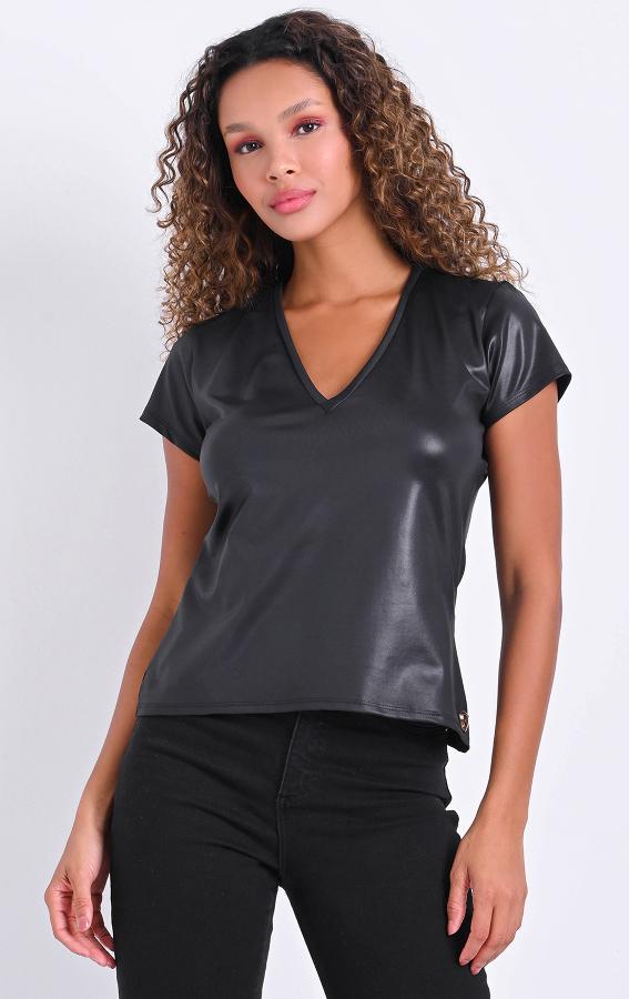 T-SHIRT BASICA ESCOTE EN V