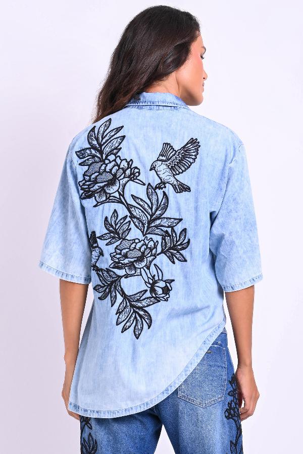 CAMISA OVERSIZED ASIMETRICA CON BORDADO