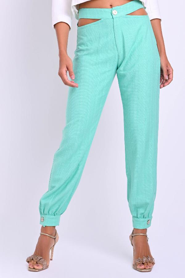 PANTALON CON ABERTURA