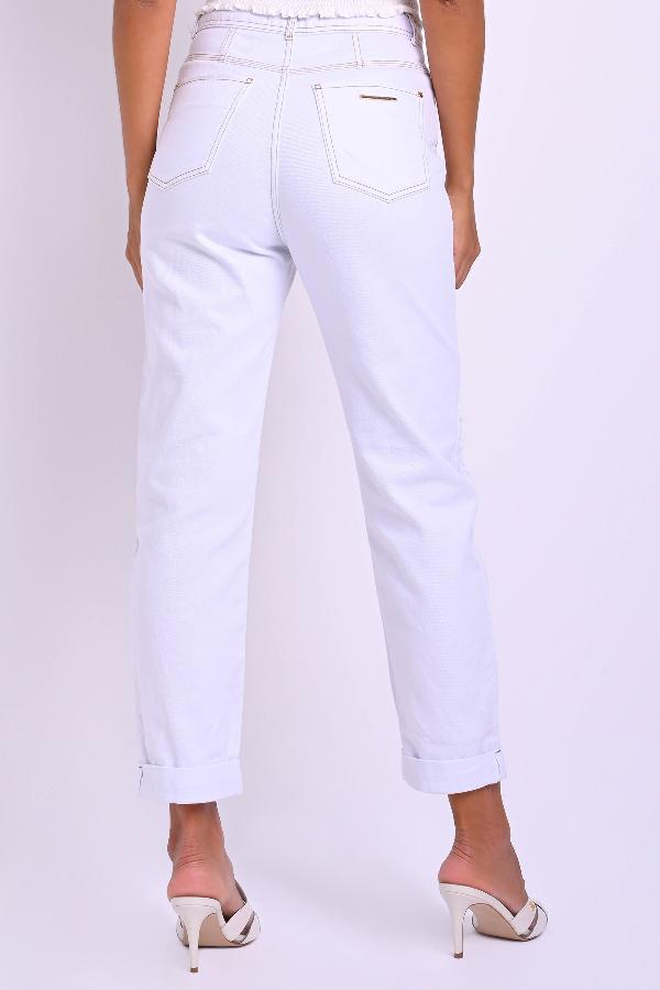 PANTALON CON APLICACIÓN EN PEDRARIA