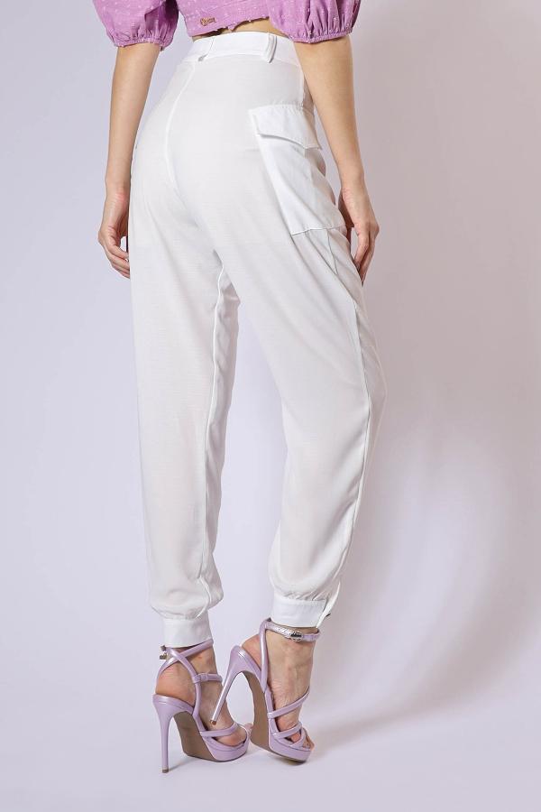 PANTALON CON BOLSILLOS LATERALES