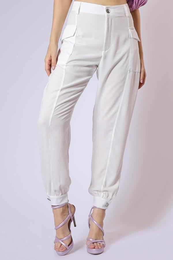 PANTALON CON BOLSILLOS LATERALES