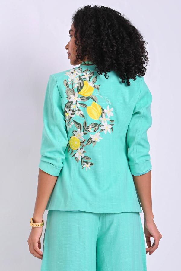 BLAZER CON BORDADO