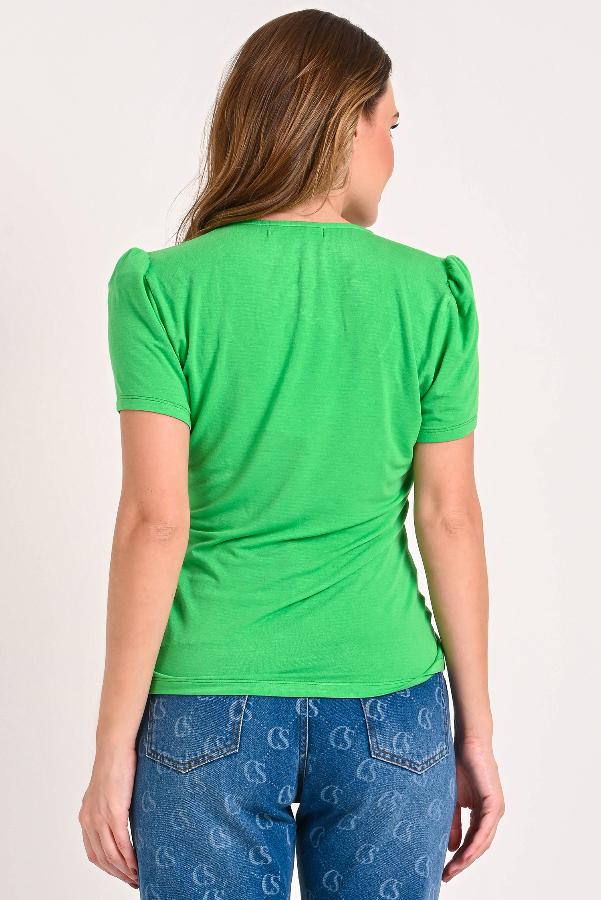 T- SHIRT BASICA DECOTE QUADRADO