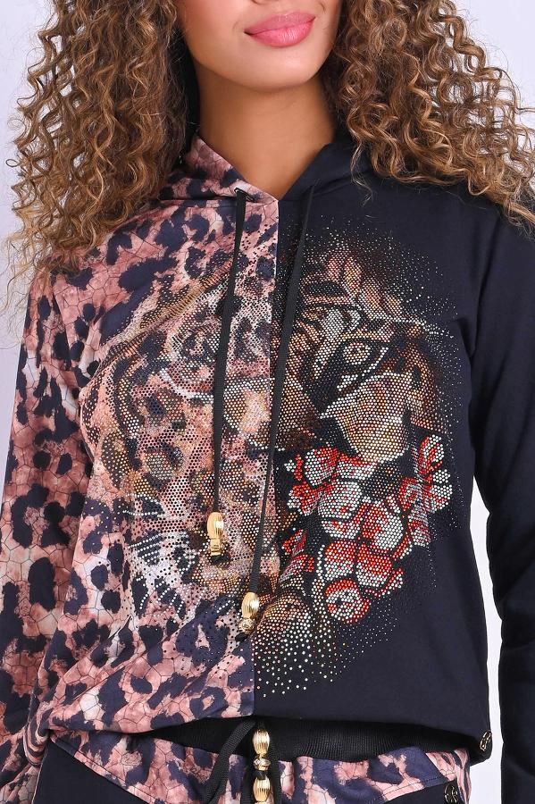 BLUSA CON APLIQUES