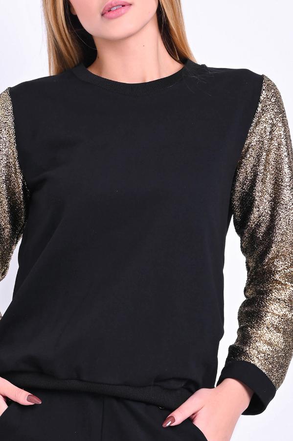 BLUSA CON MANGA DIFERENCIADA
