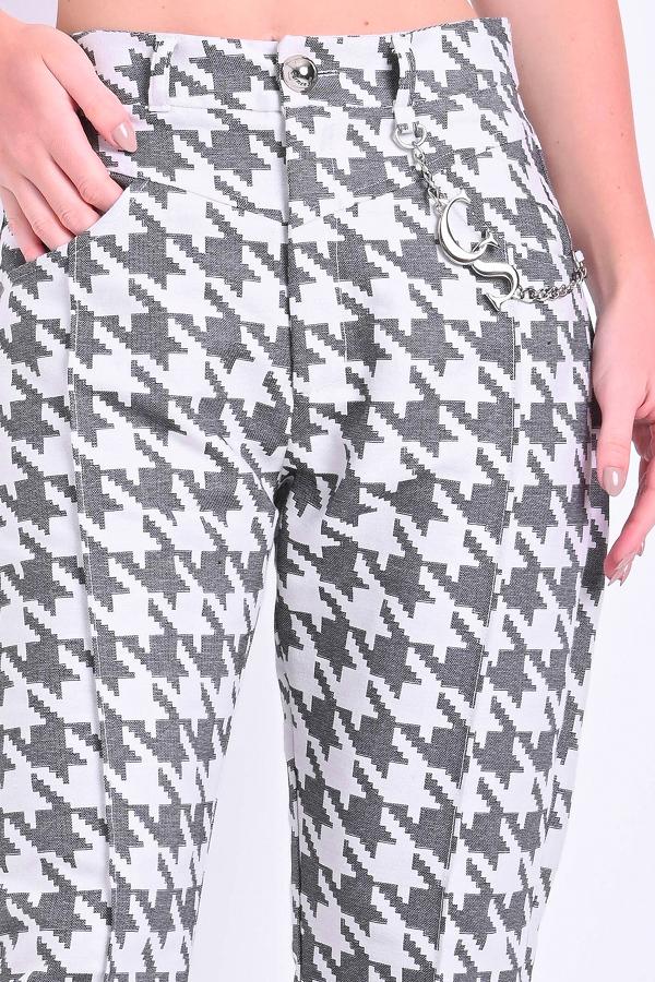 PANTALON CON APLIQUES
